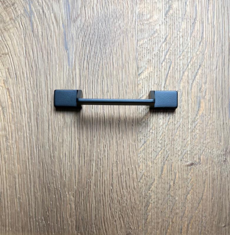 Möbelgriff Schwarz matt BA 96 mm Pietro